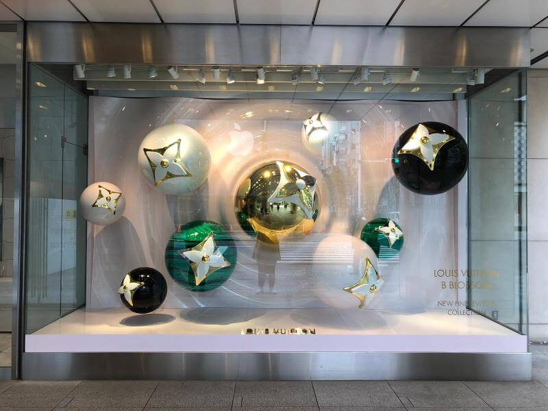 Holiday Window Displays (Part 1): Louis Vuitton & Galeries